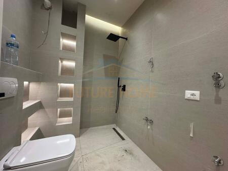 Vendesi in vendita Appartamento 1+1+Veranda Complesso Fratari, Unaza e Re