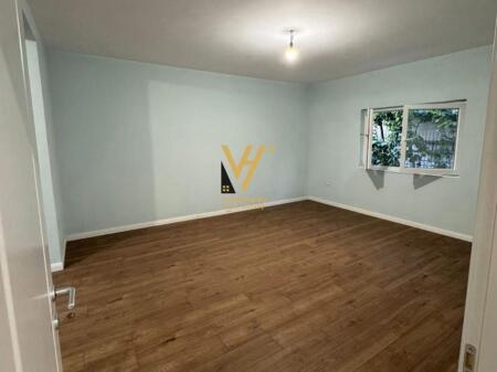 VILLA SU TRE PIANI IN AFFITTO A KOMBINAT 110.000 LEKE