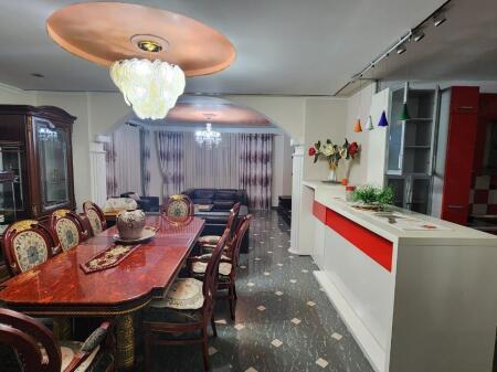  In Affitto – Appartamento 3+1 nel Comune di Parigi Prezzo: 700 € / mese
