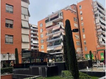 Ufficio - In Affitto - Complesso Delijorgji, Tirana