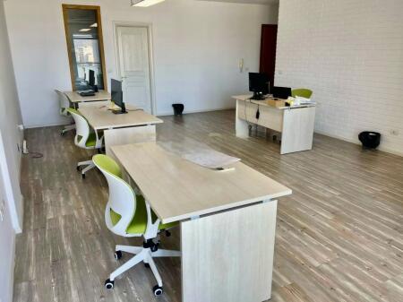 Ufficio 125m2 con posto auto vicino al Liceo Artistico!