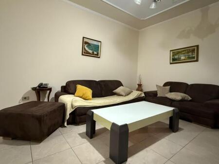 Jepet me qira apartament 3+1 pranë Institutit të Higjienës