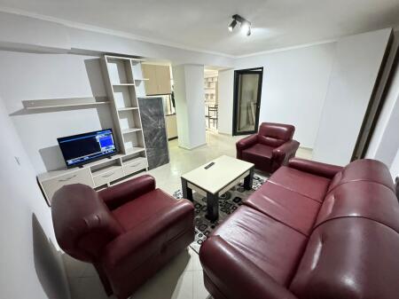 Qera Apartament 1+1 Xhamlliku  Perballe Shkolles Niket Dardani Cmimi: 35000 leke