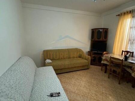 In vendita, Appartamento 1+1, Komuna e Parisit, Tirana.