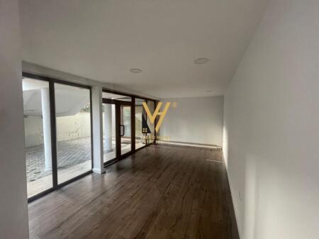JEPET AMBIENT BIZNESI 160 M2 ME QERA TE PAZARI I RI 1.850 EURO