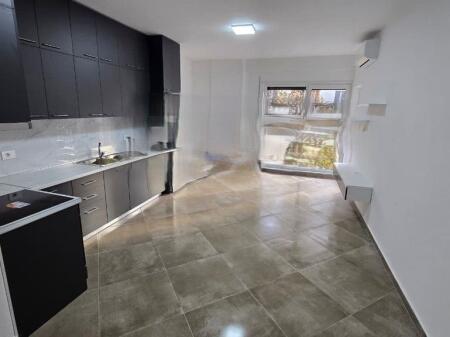 Qira, Apartament 1+1, Rruga 5 Maji 450 € /Muaj