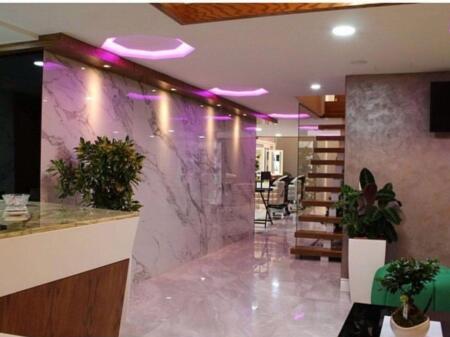 Vendesi Duplex in Vendita 330,000 € + Attività! Completamente Arredato per Estetica & Parrucchiere! 330,000 €