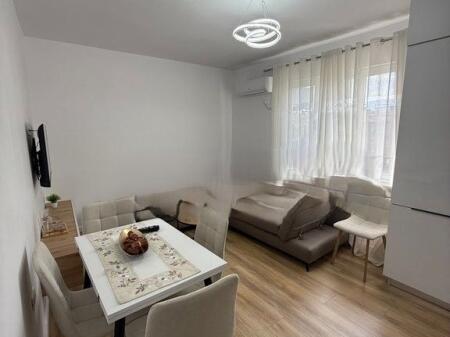 AFFITTIAMO APPARTAMENTO 1+1 VICINO A PIAZZA SKENDERBEJ! 700 € /Mese