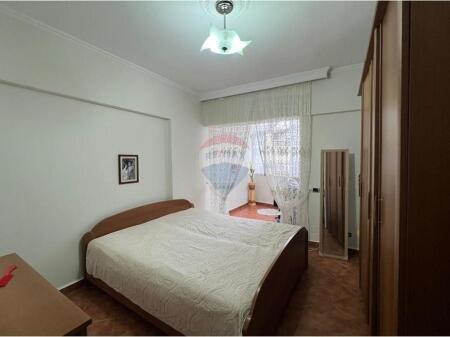 Apartament 2+1 Komuna e Parisit për shitje