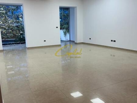 LOCALE COMMERCIALE IN AFFITTO 100 M2 EX BLLOKU 1000 EURO