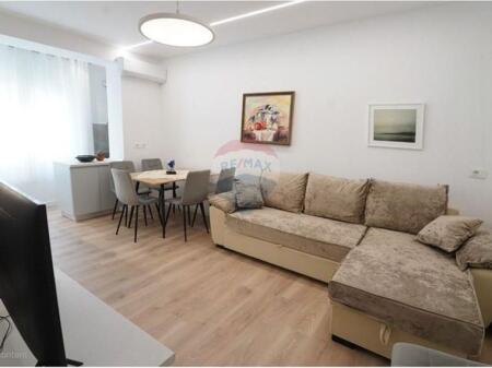 Jepet apartament me qira tek rruga Ferit Xhajko