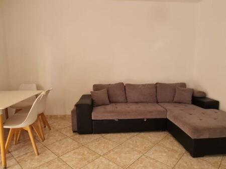 Jepet me qera apartament 1+1,  Rruga Kosovareve