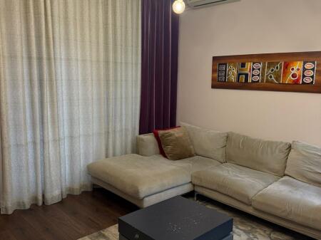 1+1,i mobiluar me mundesi parkimi,liqeni i thate ,600 euro me parkim