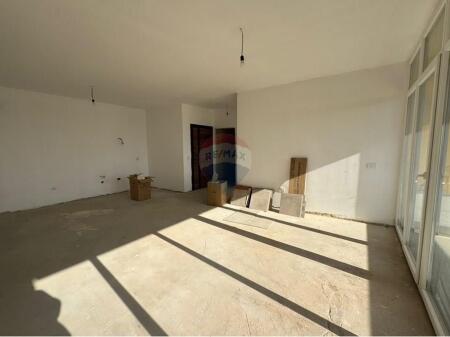 Shitet Apartament 2+1+2+1 Depo Tek Kompleksi Bermon