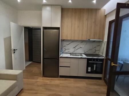 Apartment 1+1, Paris Commune!