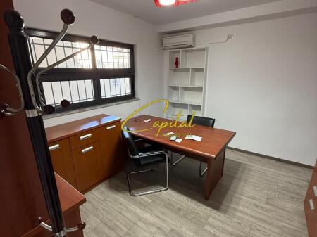 OFFICE FOR RENT 16 M2 CENTER 35,000 LEKE