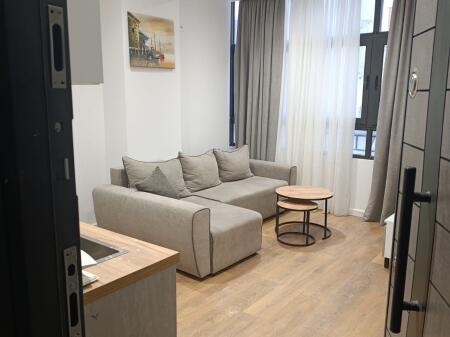 Apartament 1+1, Komuna e Parisit!