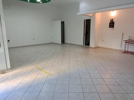  Spazio Commerciale con Super Posizione – Vicino a Square 21 