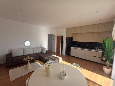 Shitet, Apartament 2+1+2+2, Ish-Urt, Durres!