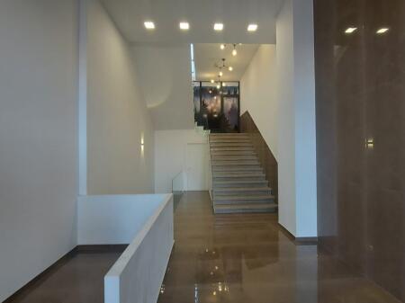 SHITET DYQAN NJESI PRANE PORCELANIT 126.600 EURO