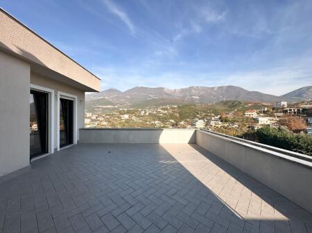 Shitet Apartament 2+1 me verandë