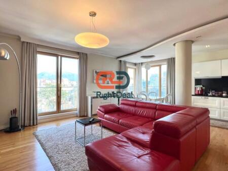 Ne Bllok, Jepet Me Qira Super Apartament 2+1 Me Pamje Te Lire!!