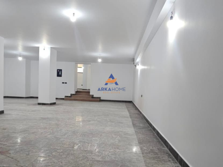 AFFITTASI LOCALE 200M2 "RRUGA SAMI FRASHERI , VICINO ALLA FARMACIA BLOK" 300.000 LEKE