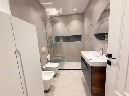 Shitet, Apartament 2+1+2+Depo, Rruga e Elbasanit, Tiranë.