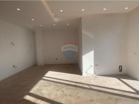 Apartament 2+1+2 ne shitje te Rruga e Barrikadave!