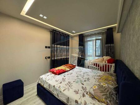 Shitet apartament 2+1 Komuna e Parisit