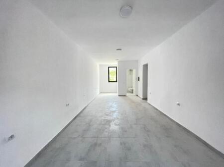 Offerto spazio al piano terra in affitto vicino a st Dinamo