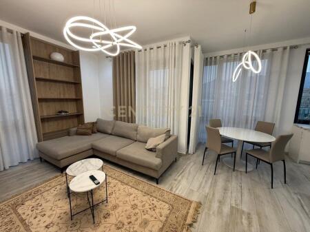 APPARTAMENTO 2+1+2+POSTO AUTO IN AFFITTO, PARK GATE, TIRANA! 1.500 € /Mese Sup. Totale 118m2