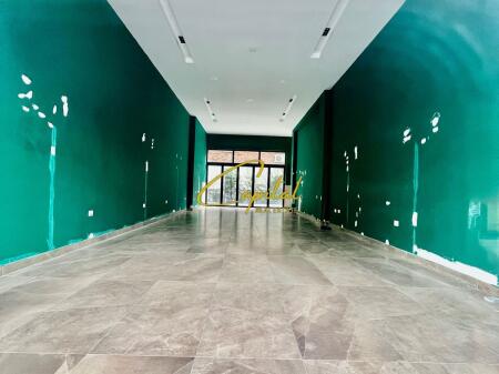 NEGOZIO IN AFFITTO 86 M2 21 DICEMBRE 100.000 LEKE