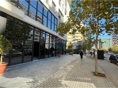 AMBIENTE COMMERCIALE IN AFFITTO SU STRADA ASTIR