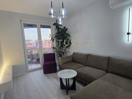 Appartamento 2+1 con posto auto in affitto, vicino ai 9 piani, Tirana.