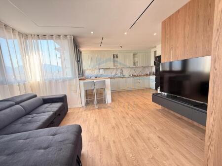 For sale, Apartment 2+1+2+Storage, Elbasan Street, Tirana.