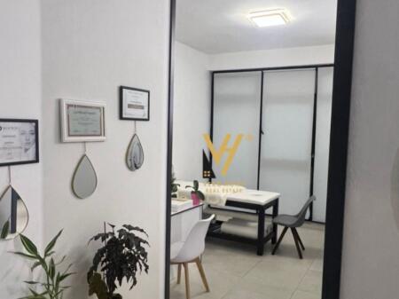 LOCALE COMMERCIALE DI 60 M2 IN AFFITTO PRESSO L'EX PARCO 50.000 LEKE