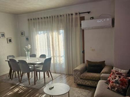  Jepet me qira apartament 3+1