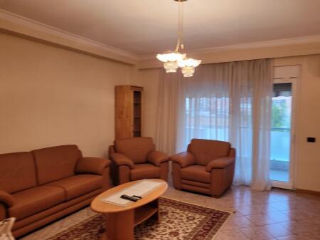  Jepet me qira Super Apartament 3+1+2 në Zemër të Bllokut