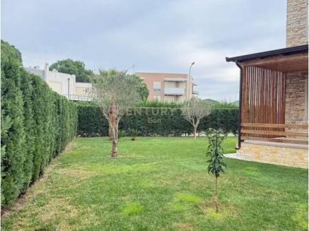 Apartament 2+1me Oborr 266 m2 për Shitje në Gjirin e Lalzit, Durrës ! 310,000 € Sip. Totale  266m2