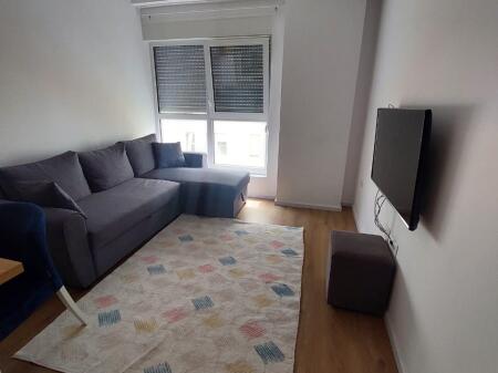 Jepet me qera Apartament 1+1  Adresa : Ali Demi Kompleksi kaimi  Kati 5   E mobiluar  Cmimi 400 mij lek