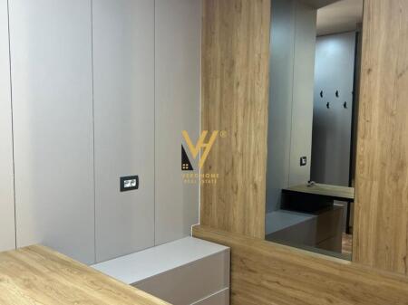 OFFICE 20 M2 FOR RENT NEAR THE TRAIN STATION 30,000 LEKE