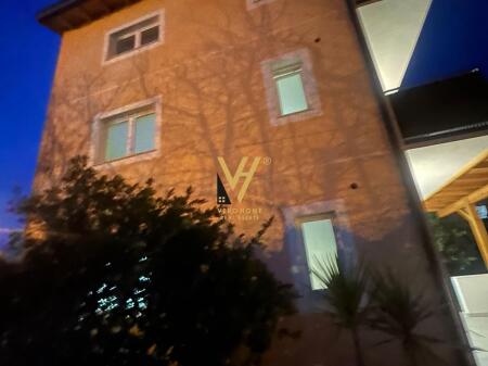 VILLA SU TRE PIANI IN AFFITTO A KOMBINAT 110.000 LEKE
