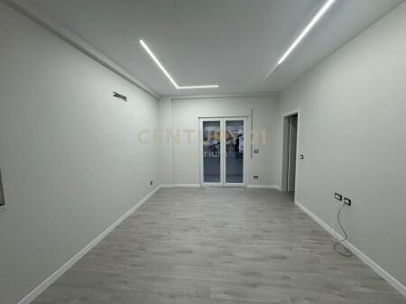Apartament 1+1me verandë në Kodrën e Priftit – i pabanuar, në godinë të re me ashensor