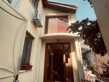 VENDESI CASA PRIVATA SU 2 PIANI NUOVO MERCATO