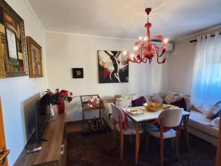 Apartment 1+1, Cafe Roma!
