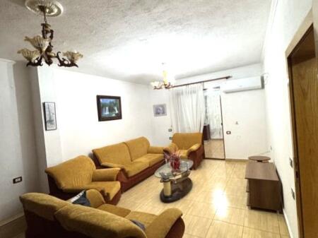  Jepet me Qira Apartament 2+1 pese minuta nga Brrylli