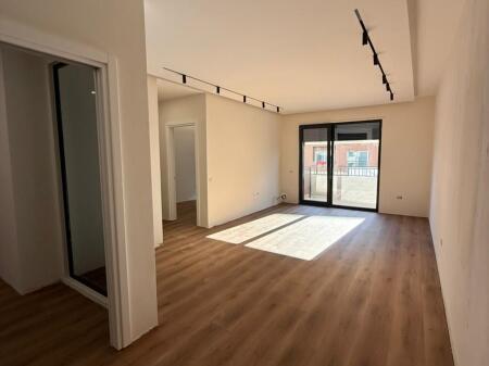 APARTAMENT 2+1 ME PARKIM PER SHITJE TEK LIQENI I THATE, HOTEL RADISON