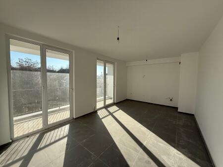 Apartmaent 2+1 per qira tek rruga 5 maj