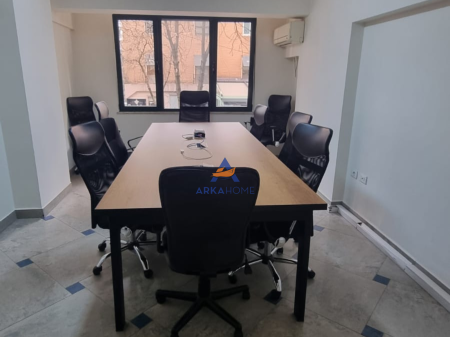 LOCALE IN AFFITTO 350M2 "PIAZZA WILLSON" 6000 EURO